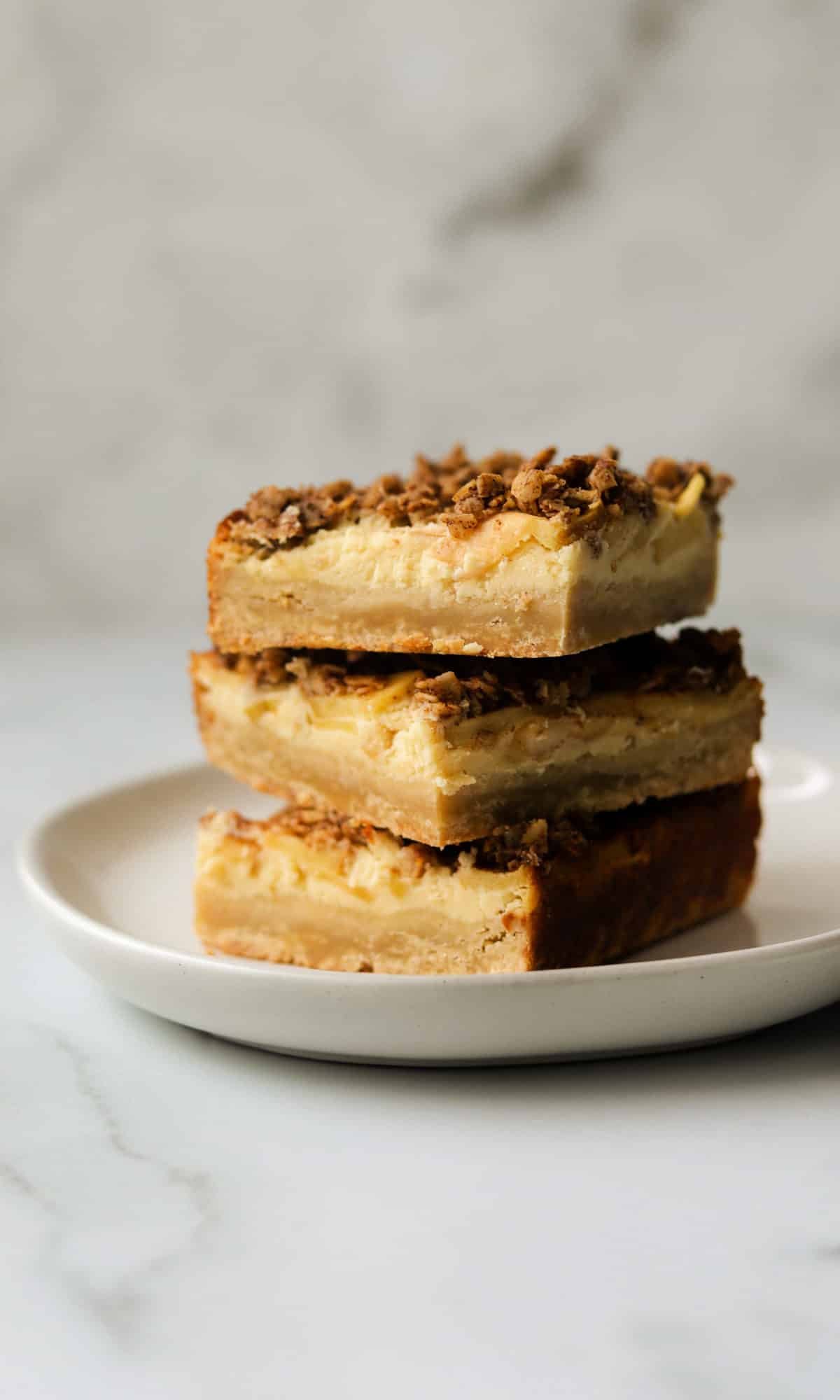 Apple Crisp Shortbread Bars